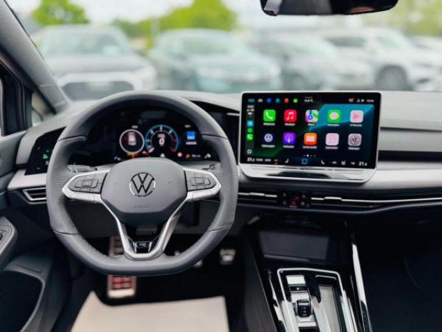 VOLKSWAGEN GOLF R-Line 2.0 TDI 150cv DSG7 + Toit panoramique + JA18 YORK + Pack Hiver + NEUF 0KM