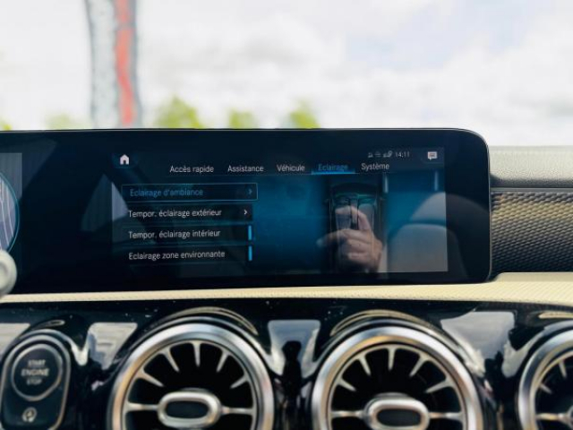 MERCEDES CLA Progressive Line 200D 8G-DCT + Pack Cuir + Carplay + HIFI Advanced + Sieges AV et Volant Chauffant