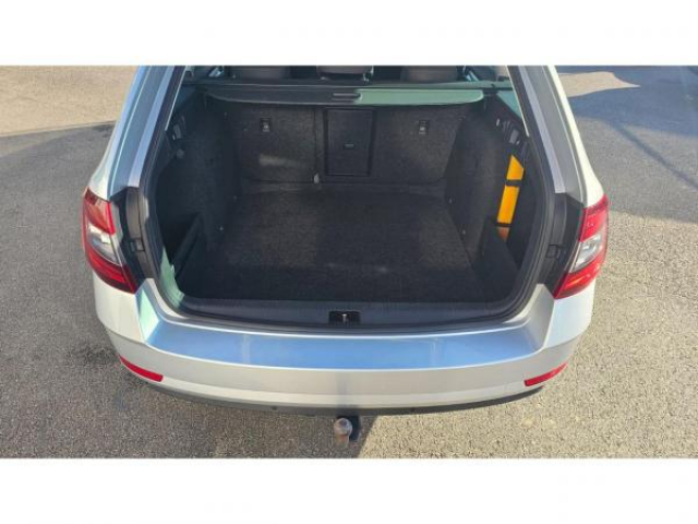 SKODA Octavia combi Ambition 1.6 TDI 116cv DSG7 + Attelage + Sièges AV Chauffants + DAB