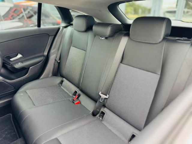MERCEDES CLA SHOOTING BRAKE Business 180D BV 7G-DCT + Intérieur Cuir + Sièges avant chauffants + Attelage  + JA 18