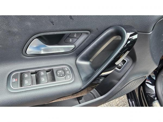MERCEDES CLASSE A BERLINE Business Line 180D BV 7G-DCT Inclus CAMERA DE RECUL + CARPLAY