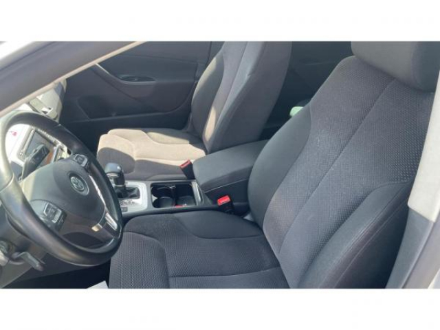 VOLKSWAGEN Passat SW 2.0TDI 170cv DSG6 SW + ATTELAGE + CAMERA DE RECUL + PACK HIVER