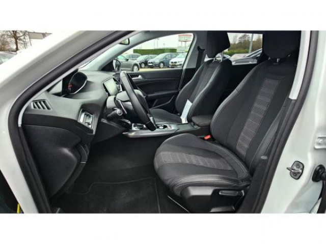 PEUGEOT 308 SW Allure 1.2i PureTech 130cv EAT8 Entretien complet PEUGEOT à jour + Attelage + Jantes 17