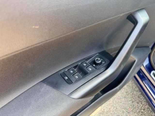 VOLKSWAGEN POLO UNITED 1.6 TDI 95cv + Antibrouillard AV + Vitres arriere et lunette arriere surteintées