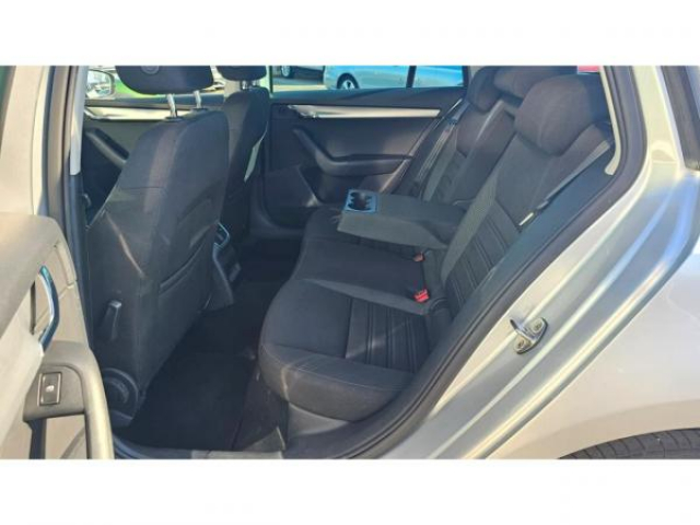 SKODA Octavia combi Ambition 1.6 TDI 116cv DSG7 + Attelage + Sièges AV Chauffants + DAB