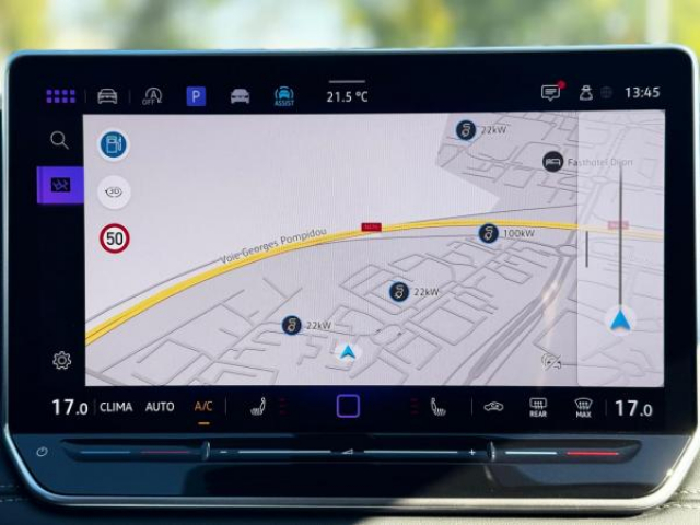 VOLKSWAGEN TIGUAN Life 2.0 TDI 150cv DSG7 + Pack Hiver + Attelage Elec + Camera 360 + Alarme + Ja18