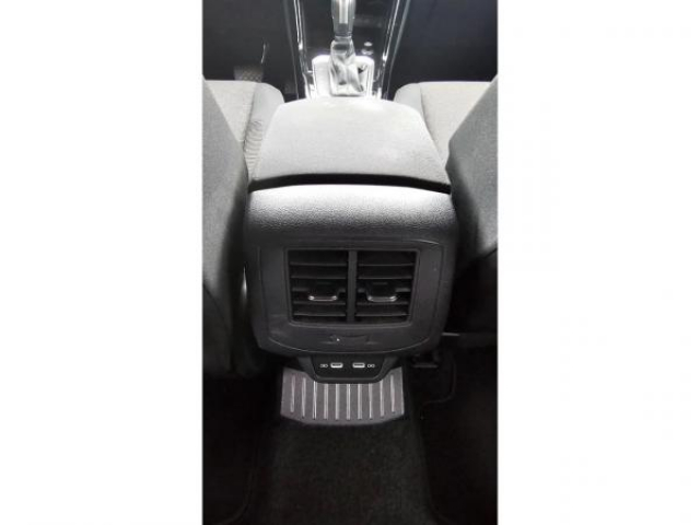 VOLKSWAGEN T-ROC STYLE 2.0 TDI 150cv DSG7 Black Style + Attelage + Camera de recul + Hayon elec + Navigation + JA18