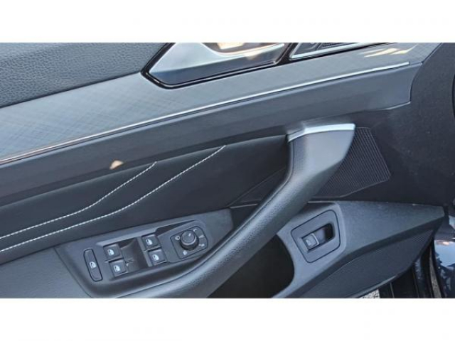 VOLKSWAGEN Passat SW Style 2.0 TDI 122cv DSG7 + Cuir VIENNA + LED MATRIX + Pack Travel Assist + Keyless Access