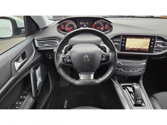 PEUGEOT 308 SW Allure 1.2i PureTech 130cv EAT8 Entretien complet PEUGEOT à jour + Attelage + Jantes 17