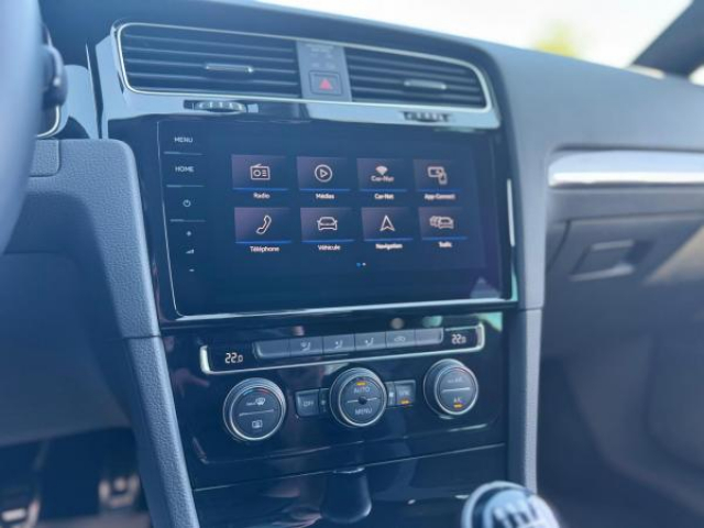 VOLKSWAGEN GOLF R-Line 1.5 TSI 150cv + LED Directionnels + Discover PRO + Digital Cockpit + Alarme