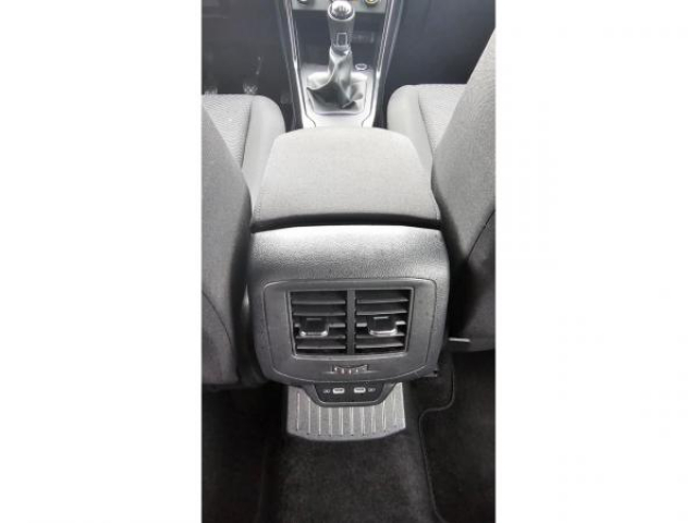 VOLKSWAGEN T-ROC Active 2.0 TDI 115cv + Carplay sans fil + Clim automatique + Navigation Discover Media