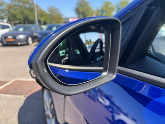 VOLKSWAGEN GOLF R-Line 1.5 TSI 150cv + LED Directionnels + Discover PRO + Digital Cockpit + Alarme