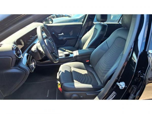 MERCEDES CLASSE A BERLINE Business Line 180D 7G-DCT + Pack navigation
