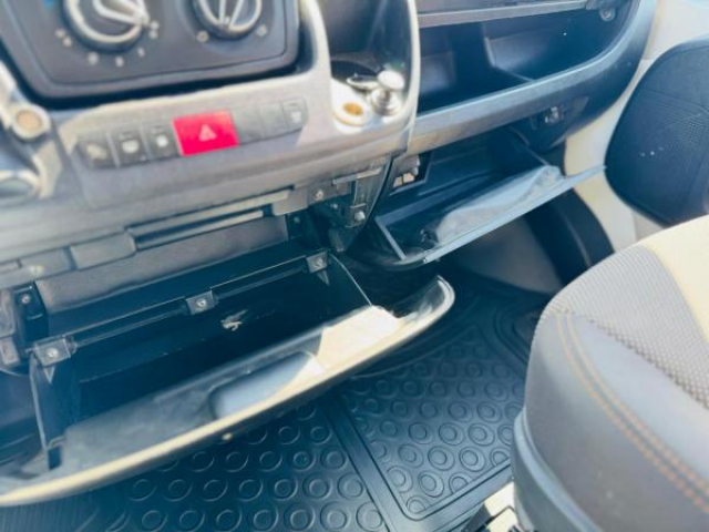 PEUGEOT BOXER Pro 330 L1H1 2.0 BlueHDi 110cv + Air conditionné + Antibrouillard + TVA RECUPERABLE