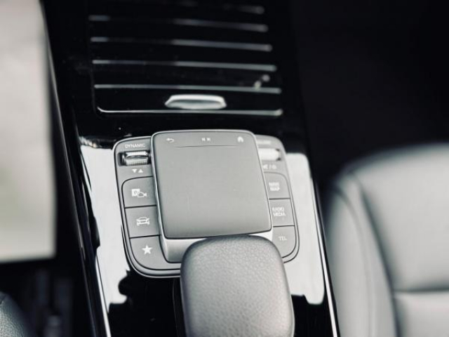 MERCEDES CLASSE A Luxury 180d 2.0L BVA 8G-DCT + Cuir + Sieges AV Chauffant + Instrumentalisions digital  10.25