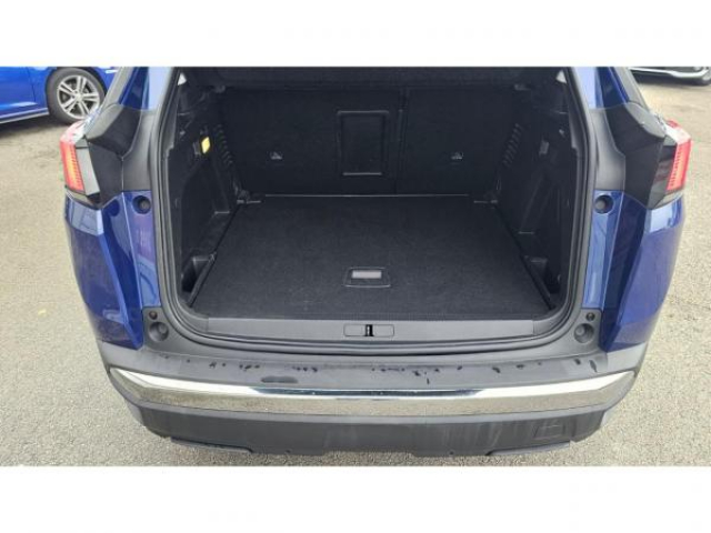 PEUGEOT 3008 Active 1.5 BlueHDi 130cv + Pack City 1 + Barre de toit + Navigation 3D