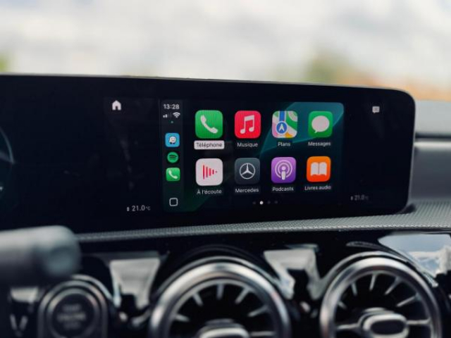 MERCEDES CLASSE A BERLINE AMG Line 200d 8G-DCT + Toit pano + LED Multibeam + Pack Sport Black + Carplay + Sieges AV Elec