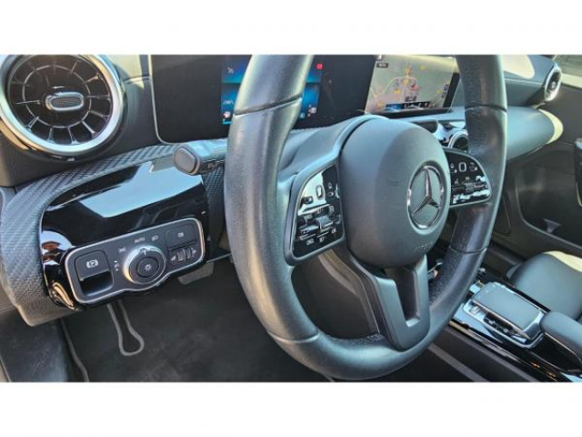 MERCEDES CLASSE A BERLINE Business Line 180D 7G-DCT + Pack navigation