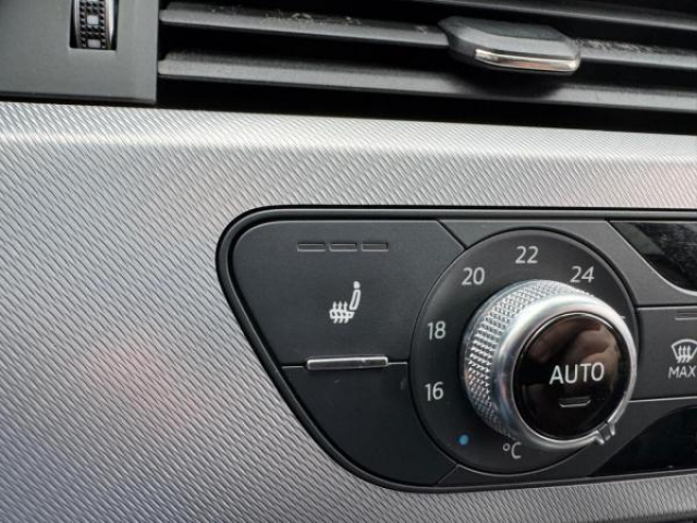 AUDI A4 AVANT S line 2.0 TDI 150cv S-tronic + TOIT PANO + Bang & Olufsen + CAMERA DE RECUL + ATTELAGE ELEC