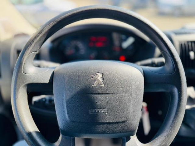 PEUGEOT BOXER Pro 330 L1H1 2.0 BlueHDi 110cv + Air conditionné + Antibrouillard + TVA RECUPERABLE