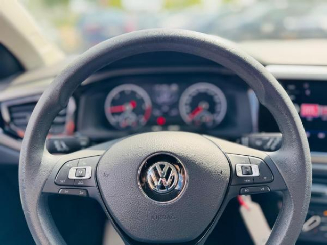 VOLKSWAGEN POLO Lounge 1.6 TDI  95cv+Park Pilot+Angle mort+Sieges AV Chauff+Régulateur+Antibrouillard