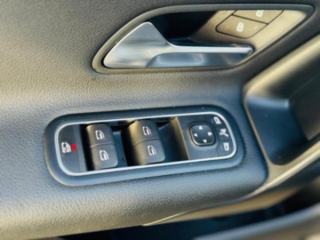 MERCEDES CLA SHOOTING BRAKE Business Line 180d 8G-DCT + Carplay + Jantes 19 + Sièges av chauffants + Vitres AR Surteinte