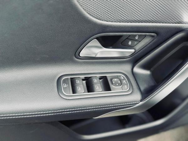 MERCEDES CLASSE A Luxury 180d 2.0L BVA 8G-DCT + Cuir + Sieges AV Chauffant + Instrumentalisions digital  10.25