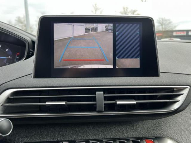 PEUGEOT 5008 Allure 1.6 BlueHDi 120cv EAT6 7places + Full LED + Toit ouvrant + Grip Control + Sieges AV Chauffant