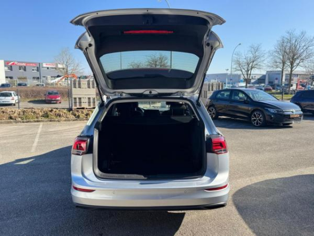 VOLKSWAGEN Golf SW LIFE 1.0 eTSI 110cv DSG7 + Caméra de recul  + Vitres arrière surteintées + RS