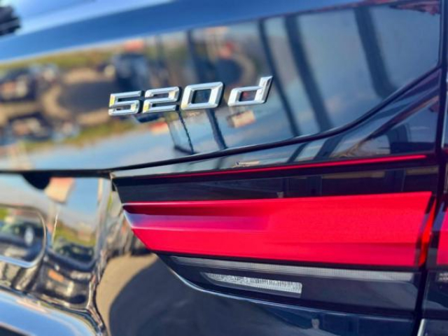 BMW SERIE 5 TOURING M-Sport 520d 190cv + Toit ouvrant panoramique + Driving Assistant + ACC avec Stop&Go