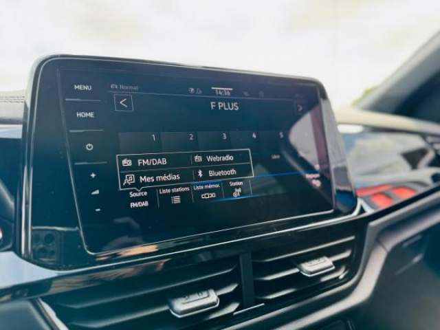 VOLKSWAGEN T-ROC R-Line 2.0 TDI 150cv DSG7 + Matrix LED + Attelage + Pack Black + Pack Easy open + 4 Jantes HIVER