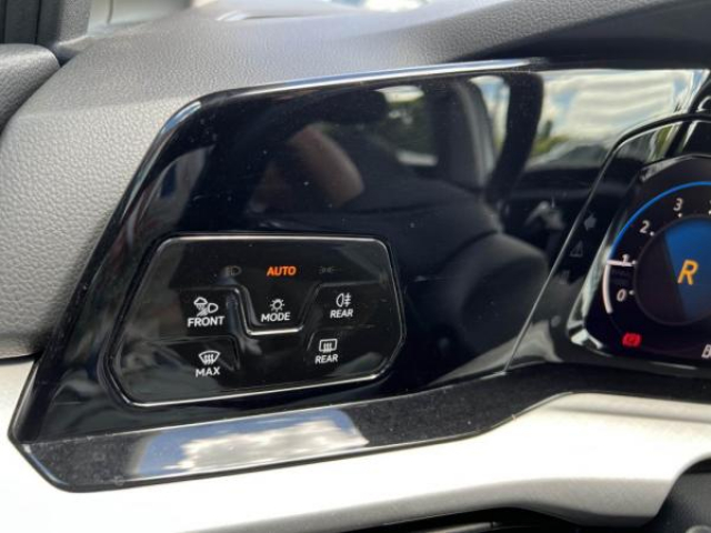 VOLKSWAGEN Golf SW LIFE 1.0 eTSI 110cv DSG7 + Caméra de recul