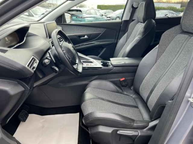 PEUGEOT 5008 Allure 1.6 BlueHDi 120cv EAT6 7places + Full LED + Toit ouvrant + Grip Control + Sieges AV Chauffant
