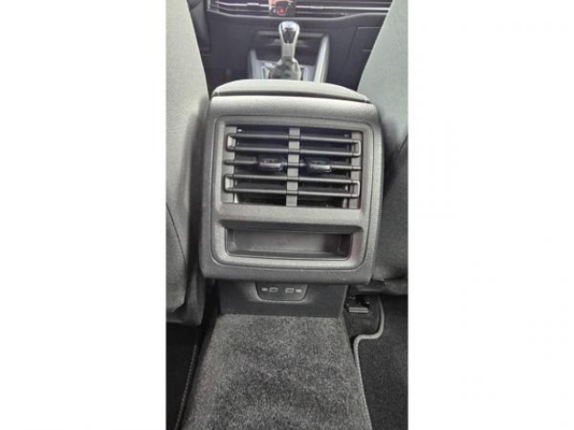 VOLKSWAGEN GOLF Life 1.5 TSI 130cv + Pack Travel Assist + Discover Pro