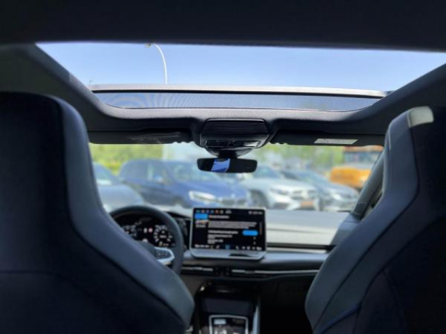 VOLKSWAGEN GOLF R-Line 2.0 TDI 150cv DSG7 + Toit panoramique + JA18 YORK + Pack Hiver + NEUF 0KM