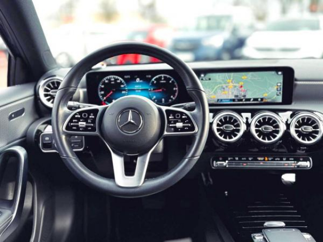 MERCEDES CLASSE A Luxury 180d 2.0L BVA 8G-DCT + Cuir + Sieges AV Chauffant + Instrumentalisions digital  10.25