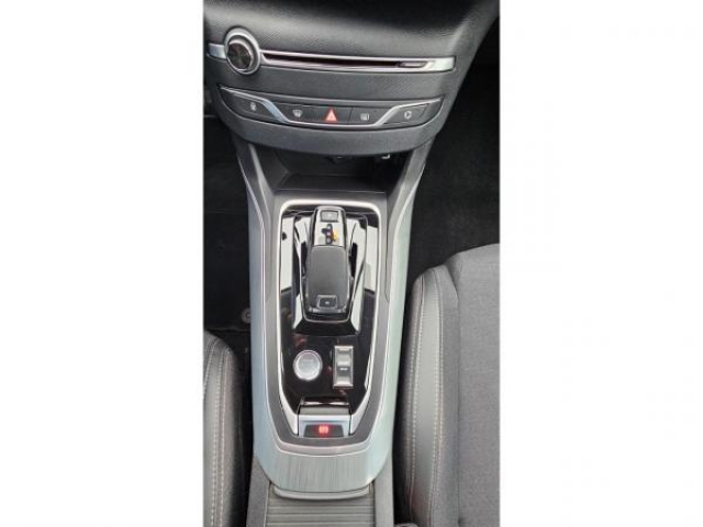 PEUGEOT 308 SW Allure 1.2i PureTech 130cv EAT8 Entretien complet PEUGEOT à jour + Attelage + Jantes 17