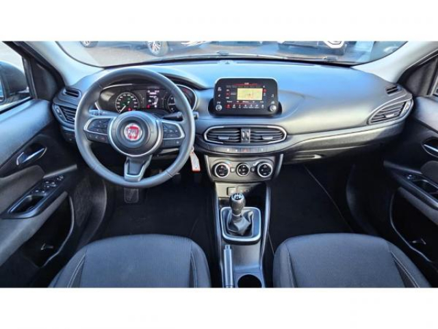 FIAT TIPO SW 1.0 FireFly Turbo 100cv + Système de Navigation