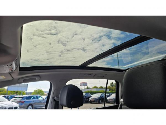 VOLKSWAGEN TOURAN Trendline 1.6 TDI 115cv 7places + Toit Pano + Attelage + ACC + Camera de Recul + Clim Auto
