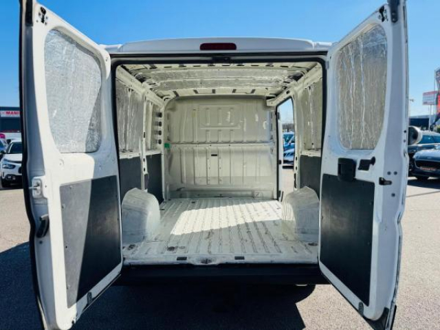 PEUGEOT BOXER Pro 330 L1H1 2.0 BlueHDi 110cv + Air conditionné + Antibrouillard + TVA RECUPERABLE