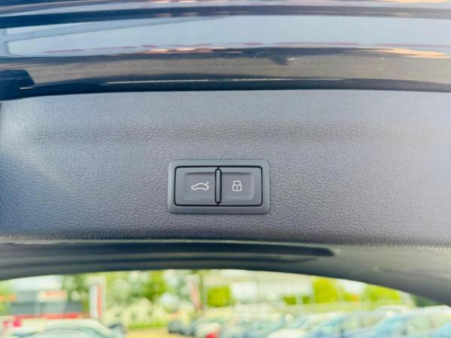 AUDI A6 AVANT Sport 35TDI S-tronic + Matrix + Cuir + Camera panoramique + Toit panoramique + MMI Plus