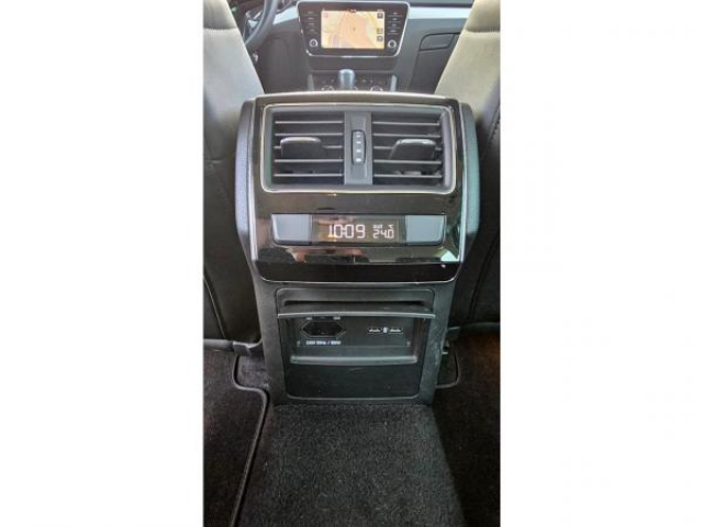 SKODA SUPERB COMBI BUSINESS 1.6 TDI 120cv DSG7 + Sellerie Cuir + Sièges avant chauffants + Roue de secours