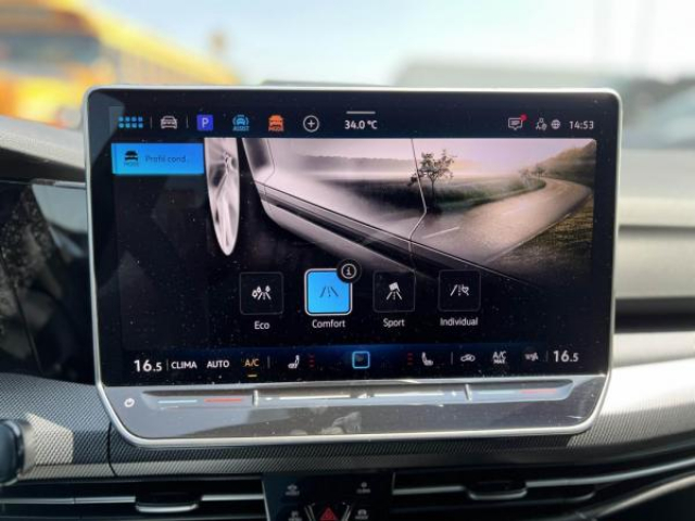 VOLKSWAGEN GOLF R-Line 2.0 TDI 150cv DSG7 + Toit panoramique + JA18 YORK + Pack Hiver + NEUF 0KM