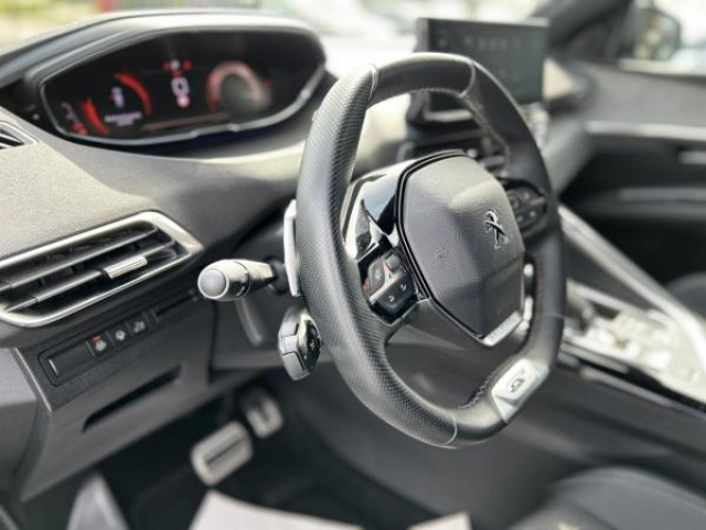 PEUGEOT 3008 1.5 BlueHDi  130  EAT8  GT +grip control+pack city 2+hayon mains libres
