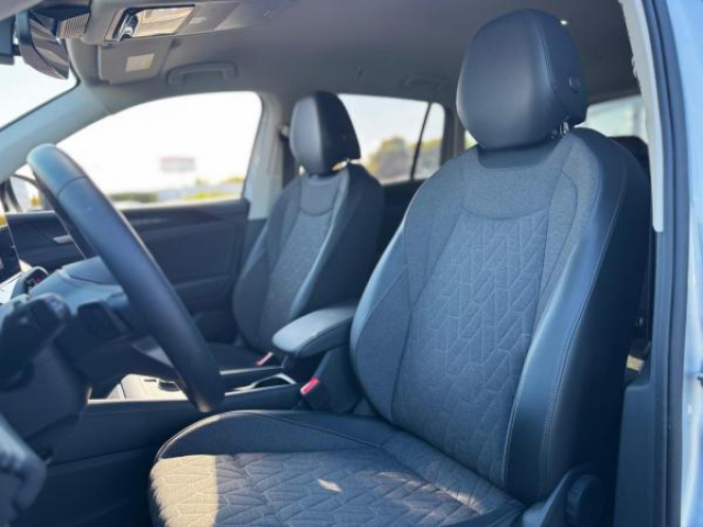 VOLKSWAGEN TIGUAN Life 2.0 TDI 150cv DSG7 + Pack Hiver + Attelage Elec + Camera 360 + Alarme + Ja18