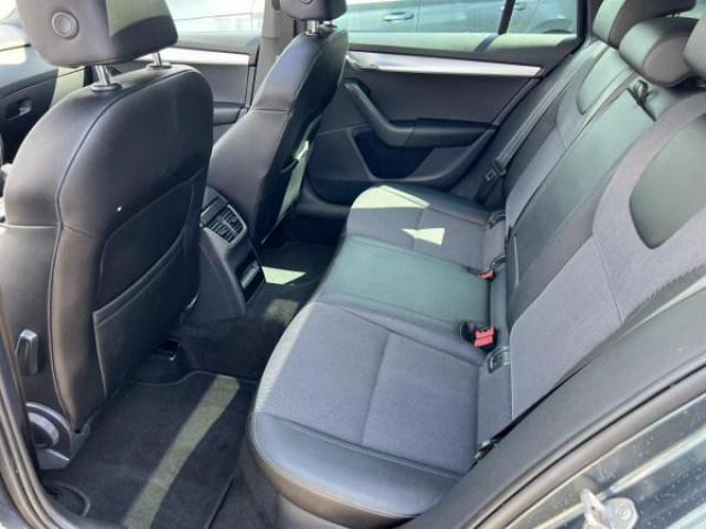 SKODA Octavia combi 1.6 TDI 116cv + Toit ouvrant panoramique + Camera de recul + Amundsen + Sieges AV Chauf