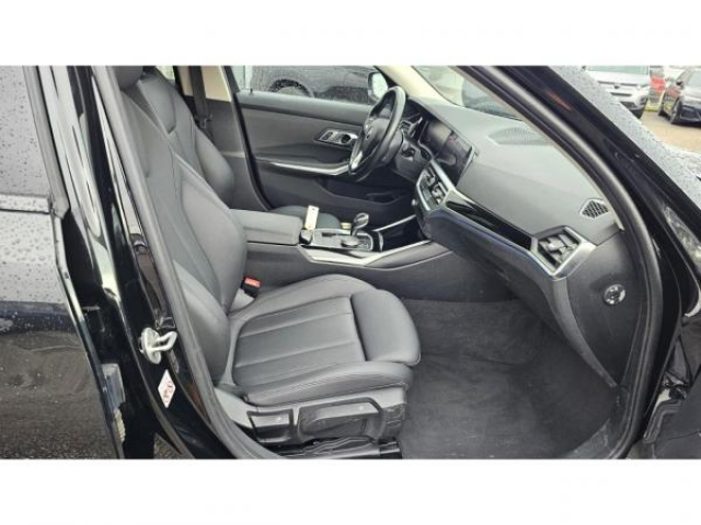 BMW serie 3 touring Lounge 318DA + Attelage Elec + Sellerie Cuir + Sièges AV Chauffants + HIFI 10HP + Alarme