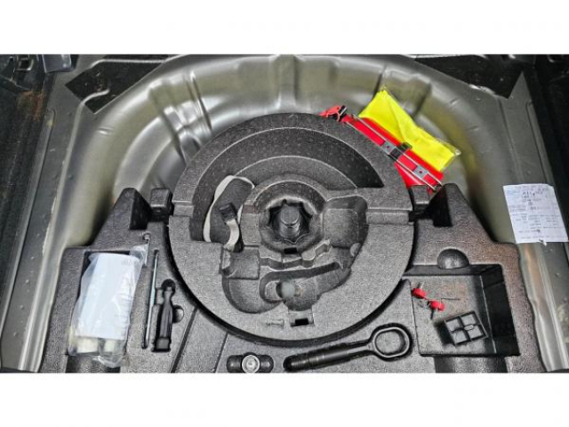 VOLKSWAGEN T-ROC STYLE 2.0 TDI 150cv DSG7 Black Style + Attelage + Camera de recul + Hayon elec + Navigation + JA18