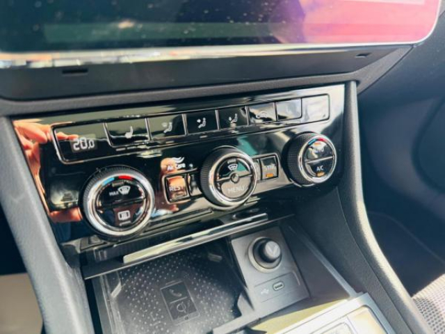 SKODA SUPERB Style 2.0 TDI 150cv DSG7+Toit pano+Sound CANTON+Sièges av/ar chauff+Attelage Elec