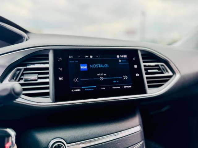 PEUGEOT 308 Active 1.5 BlueHDi 100cv + Sièges avant chauffants